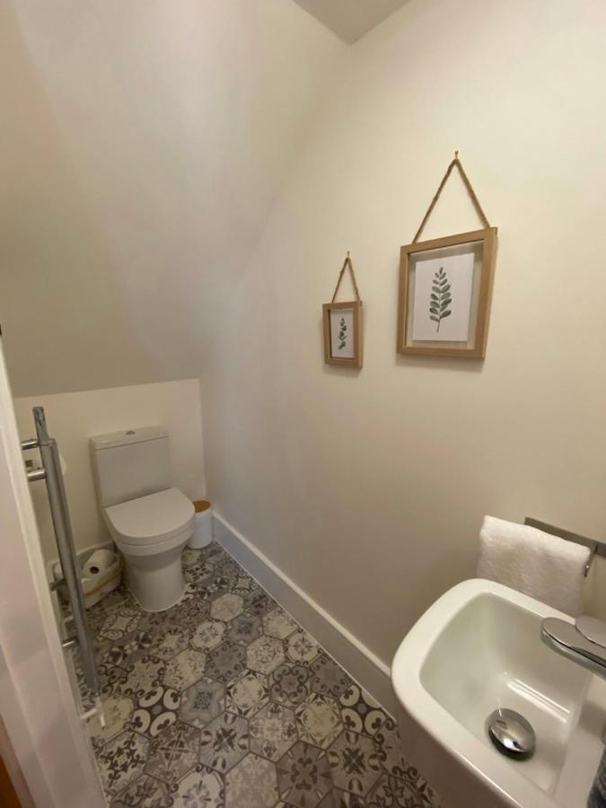 Burgess Yard 2-Bedroom Cottage, Bath Exterior foto